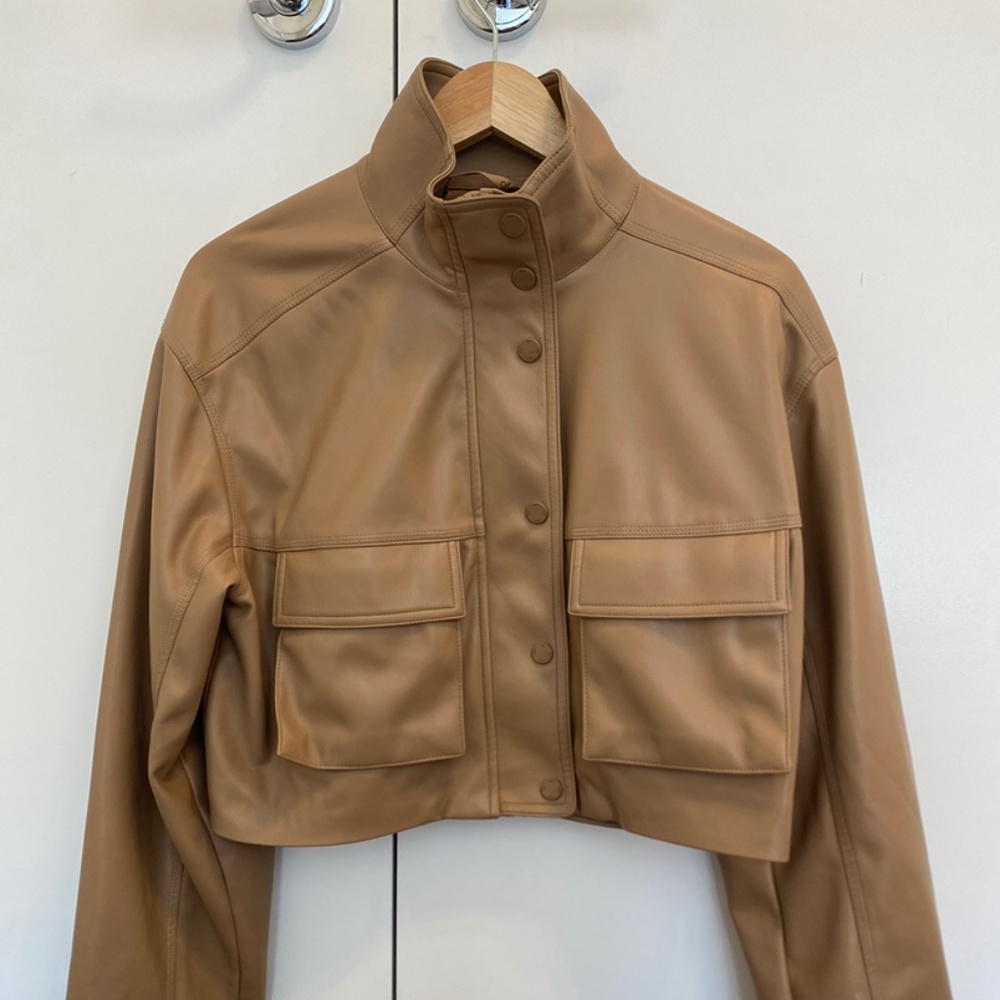 Beige Alo crop jacket